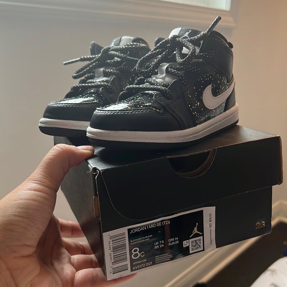 JORDANS Shoes only used for a photo shoot look at pictures like new condition